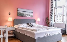 Lovely 1Br Apt. Near Akh Hospital